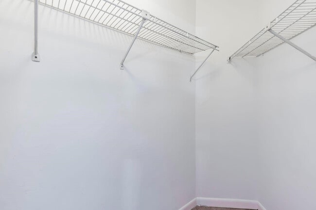 Building Photo - 210 Lake Pointe Dr