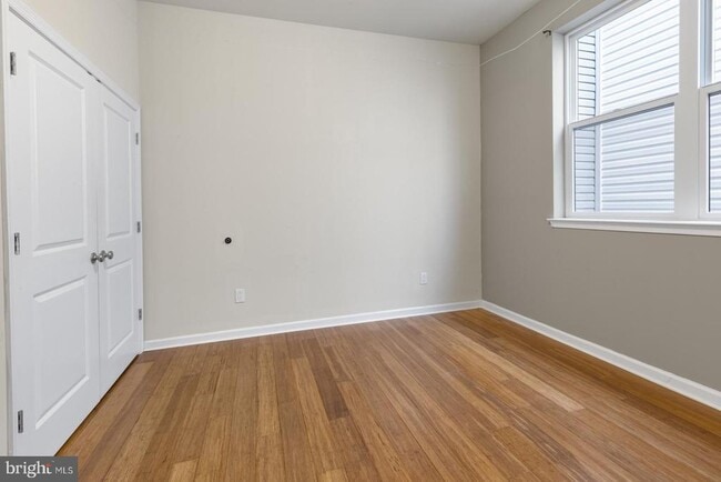 Building Photo - 2418 Frankford Ave