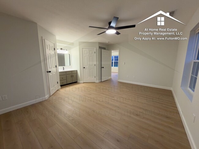 Building Photo - 1011-1013 Greystone Court