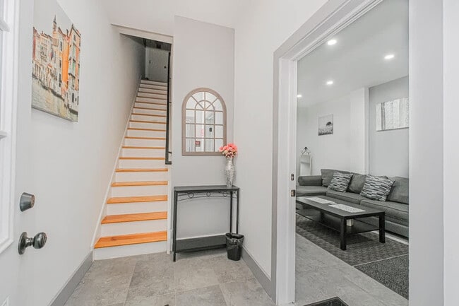 Building Photo - 479 Putnam Ave