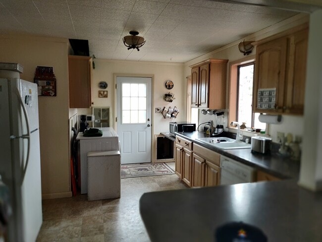 Building Photo - 20 Orcutt Dr