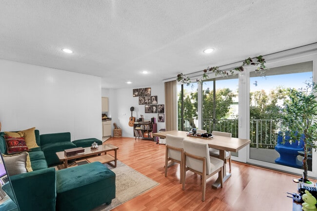 Building Photo - 691 Levering Ave