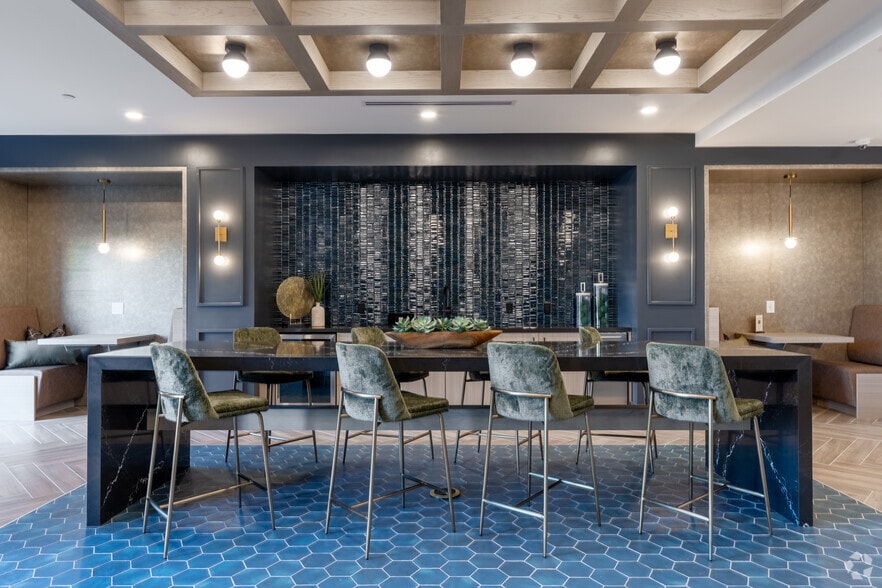 Clubhouse - The Jayne