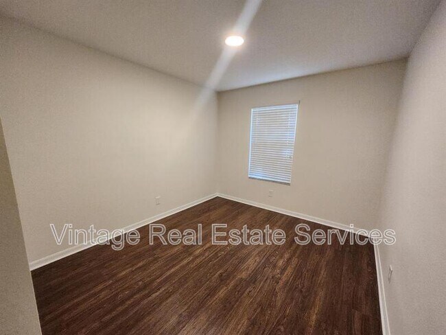 Building Photo - 9333 Stone River Pl