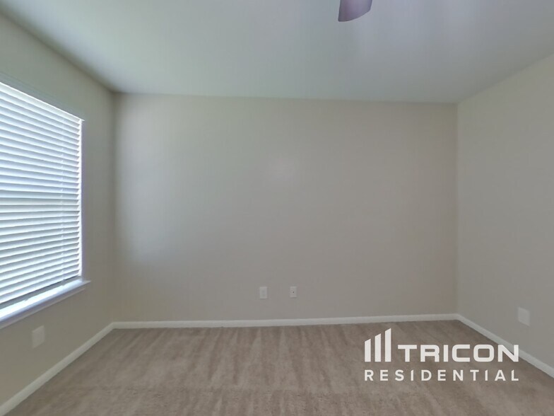 Building Photo - 733 Totem Trail Dr