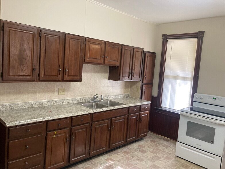 Building Photo - 78 E Main St