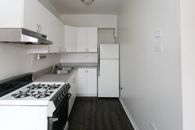 Building Photo - 5516 N Kenmore Ave