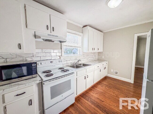 Building Photo - 611 Rudolph St