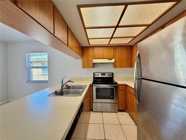 Building Photo - 2761 62nd Terrace N