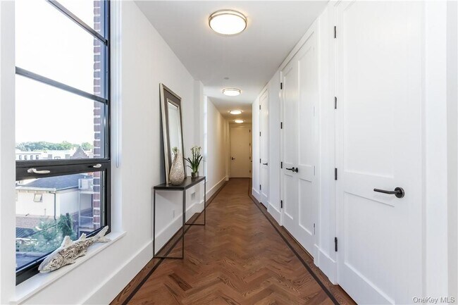 Building Photo - 108 Mamaroneck Ave