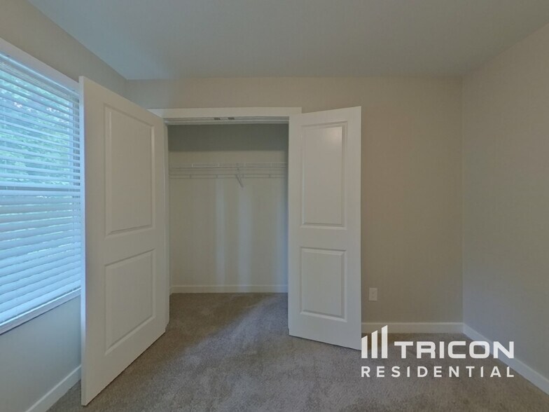 Building Photo - 710 Anglin Forest Way