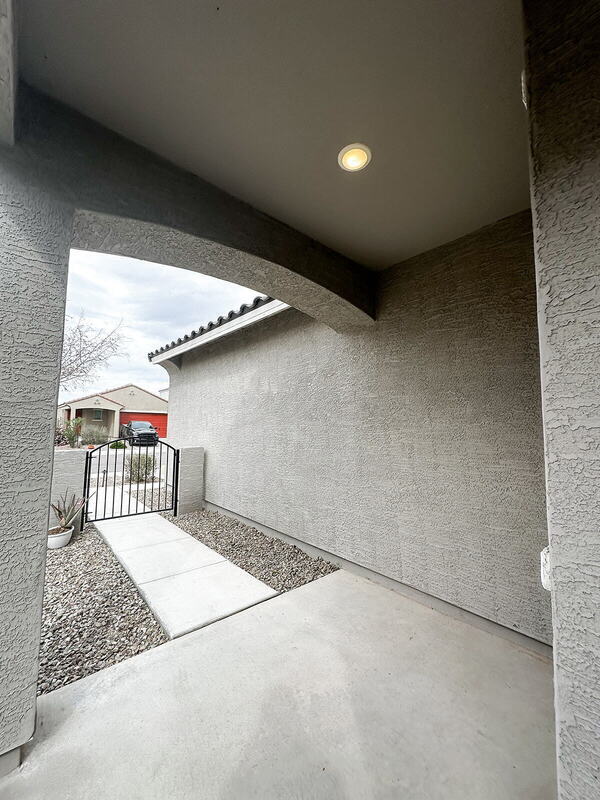 Building Photo - 40523 W Shaver Dr