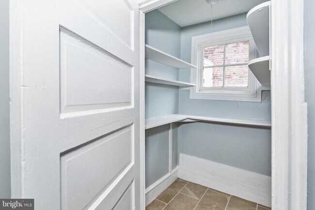 Building Photo - 1412 Delaware Ave