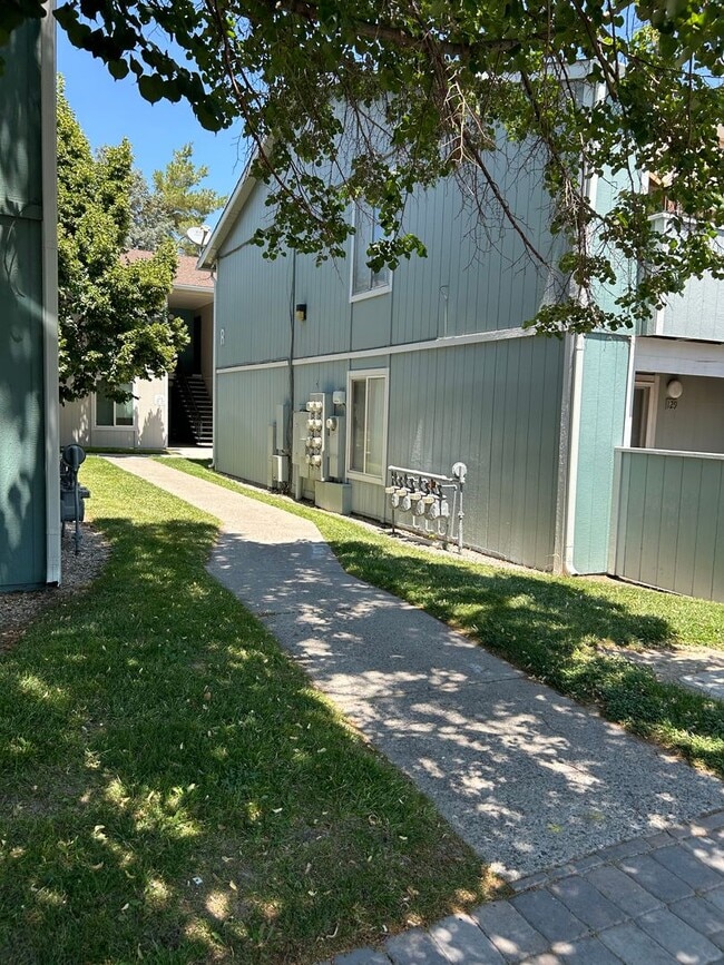 Building Photo - 400 N Saliman Rd