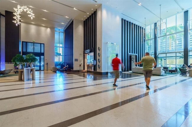 Building Photo - 200 Biscayne Blvd Way