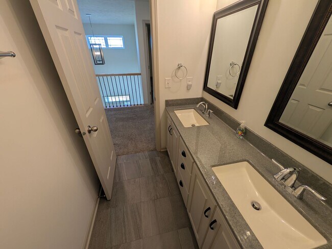 Building Photo - 5011 Clearwater Dr