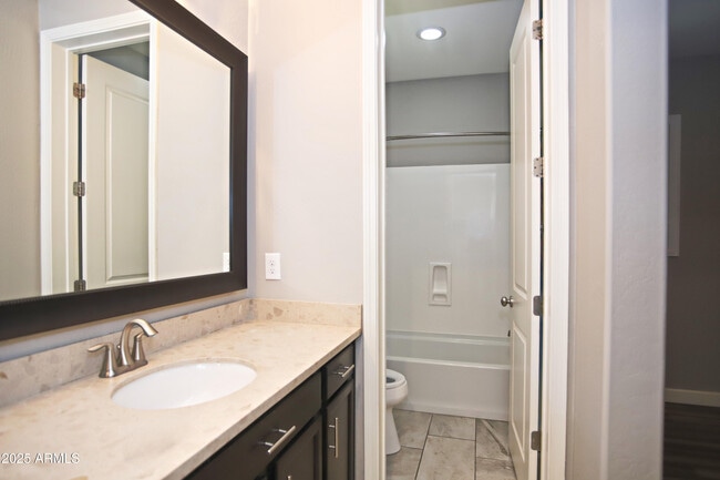 Building Photo - 4116 S Greythorne Way
