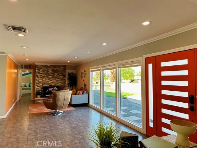 Building Photo - 1331 S Sunrise Way