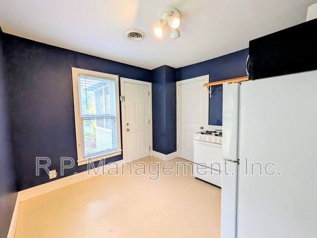 Building Photo - 340 16th Ave NE
