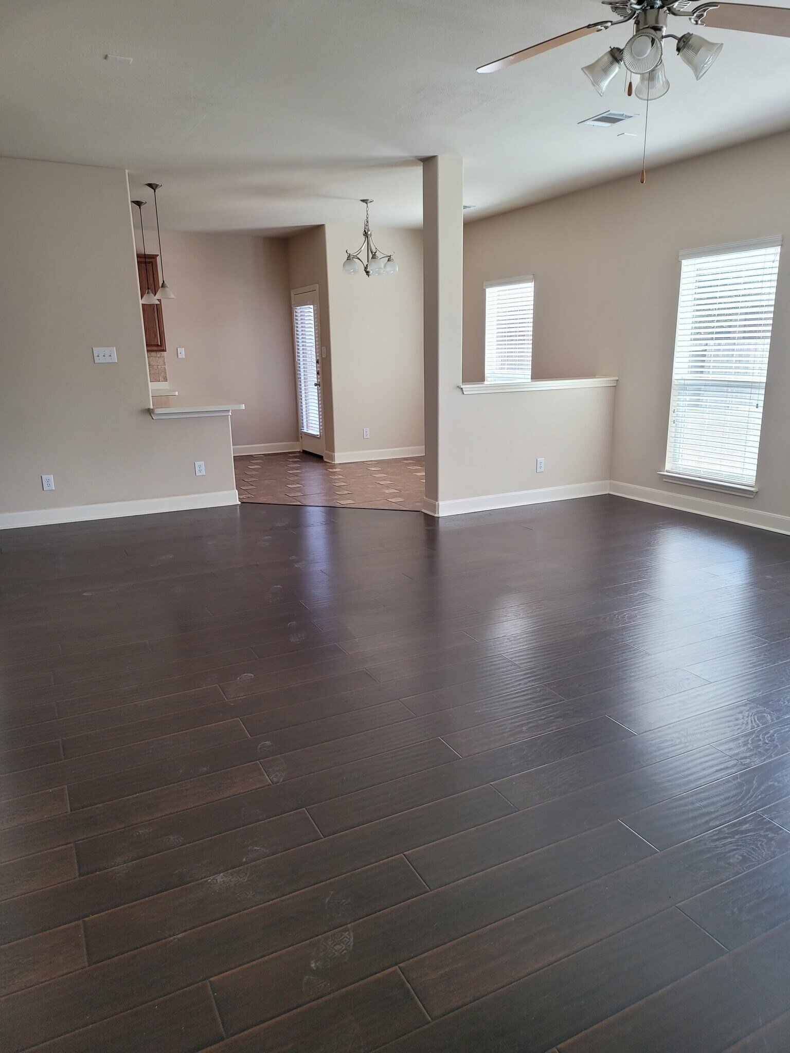 Living Area - 21735 Thunder Basin