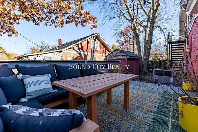 Building Photo - 310 S 7th St