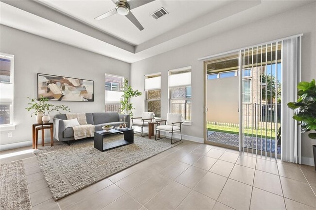 Building Photo - 5013 Paul Thomas Dr