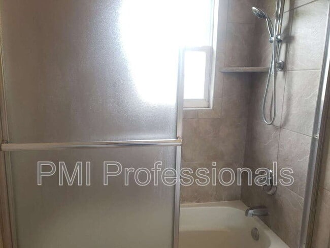 Building Photo - 1205 Cascade Falls Dr