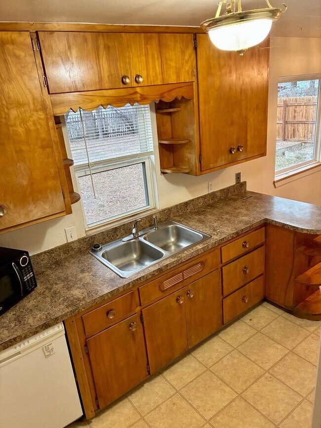 Building Photo - Cute House for Rent near CSU & Old Town! Initial Lease through June 2026. Move in ready!