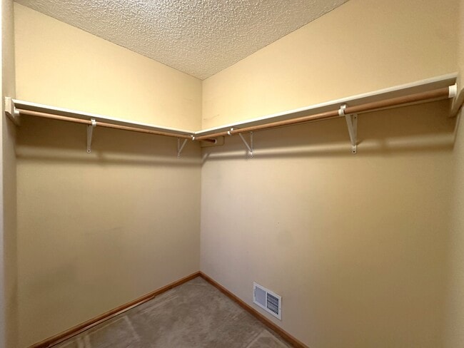 Building Photo - 11448 Town Center Dr