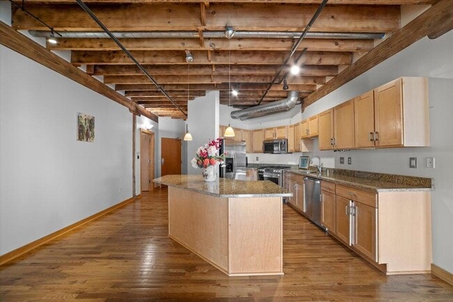 Building Photo - 418 N 3rd St