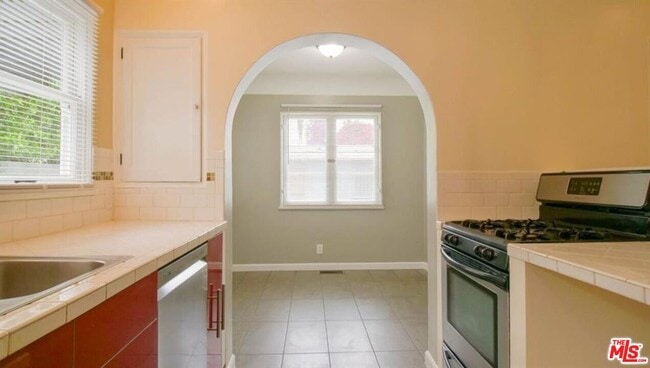 Building Photo - 1435 Ridgeley Dr