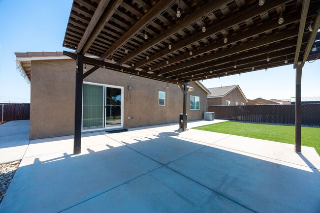 Building Photo - 511 Meadow Ct
