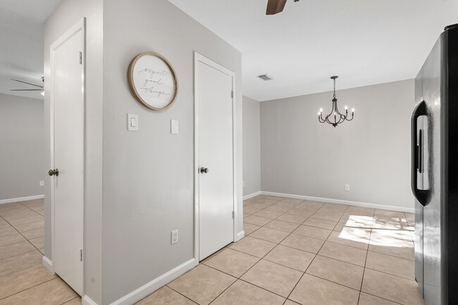 Building Photo - 81 S Wavy Oak Cir