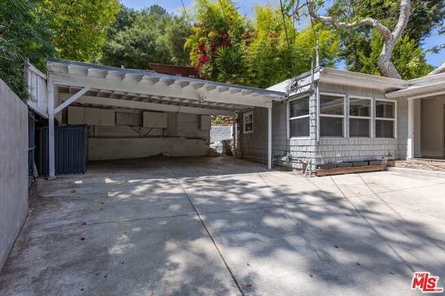 Building Photo - 2147 N Beverly Glen Blvd