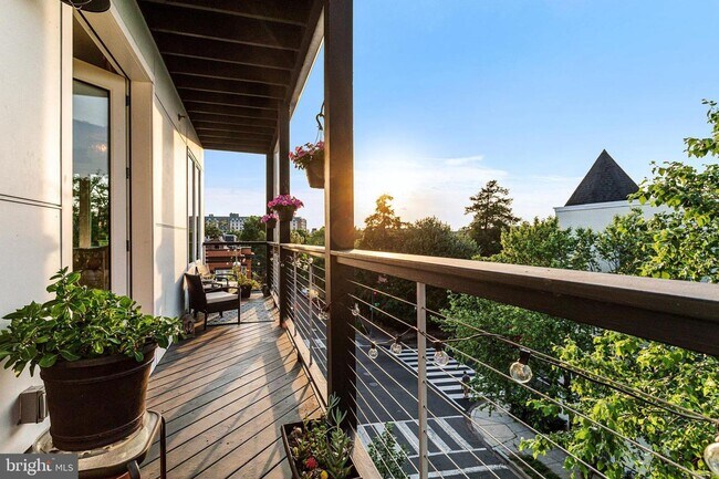 Building Photo - Stunning Three Bedroom Penthouse Condo W/Three Private Outdoor Spaces & Parking Included!