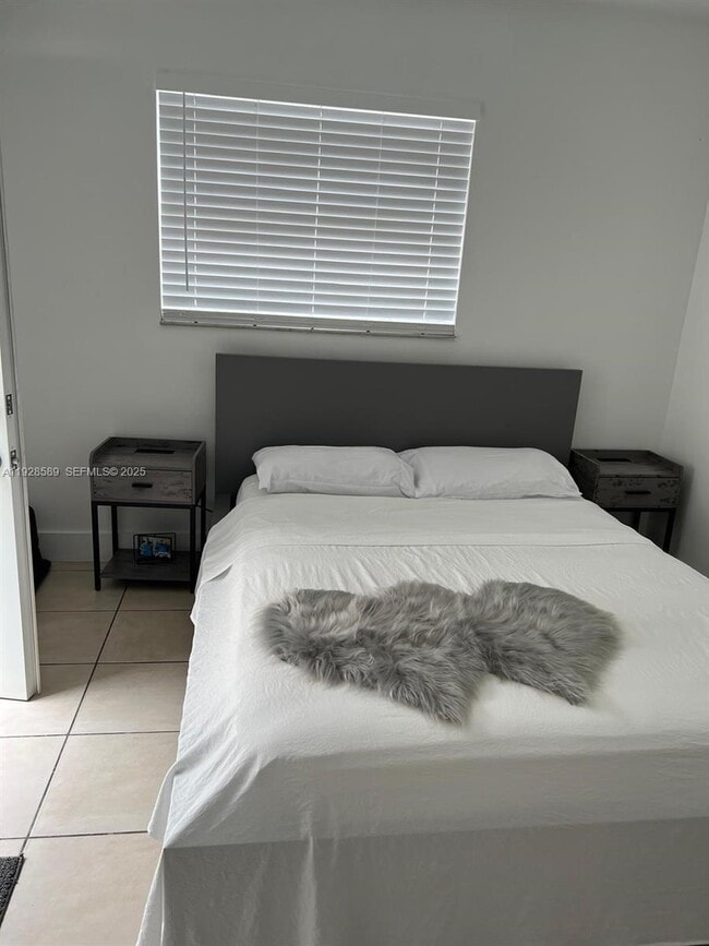 Building Photo - 120 NW 10th Ave