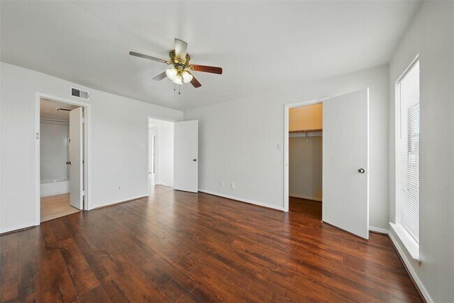 Building Photo - 2626 Holly Hall St
