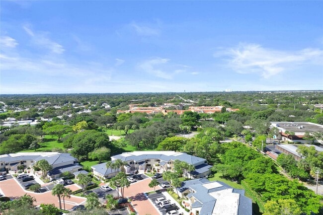 Building Photo - 8137 NW 17th Manor