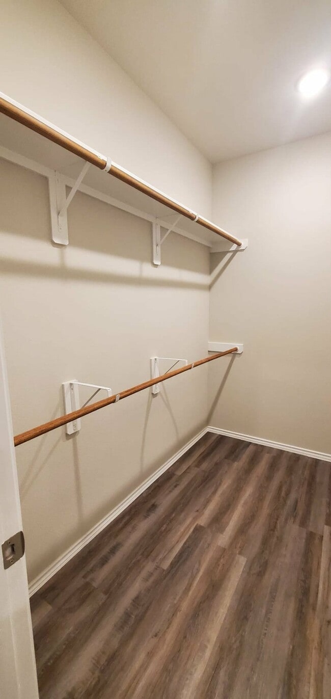 Building Photo - 11726 White Cedar St