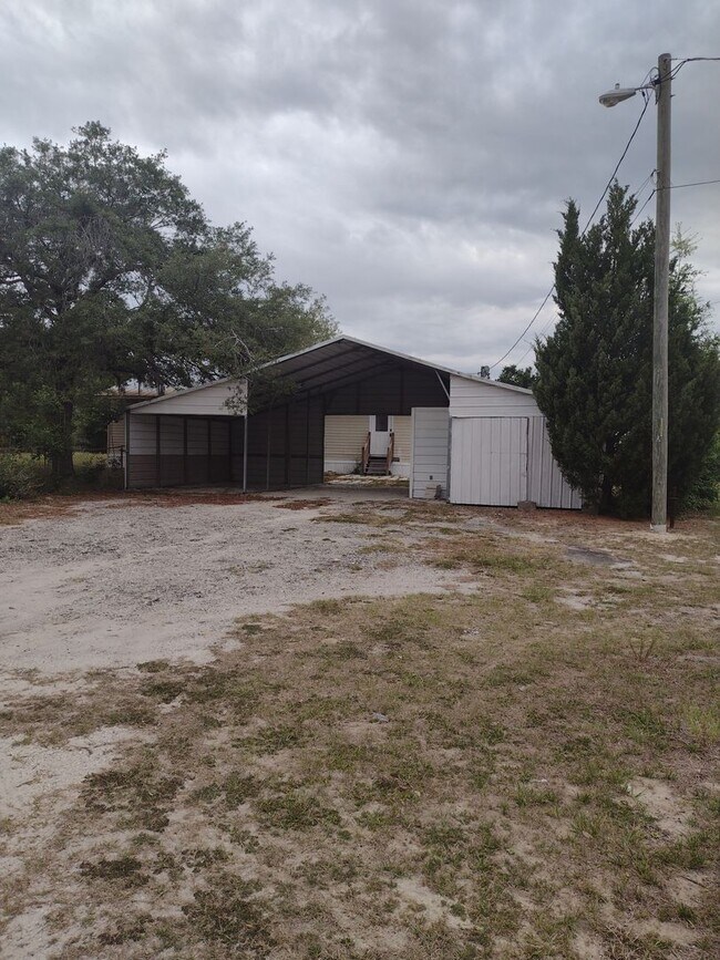 Building Photo - Home in the country!