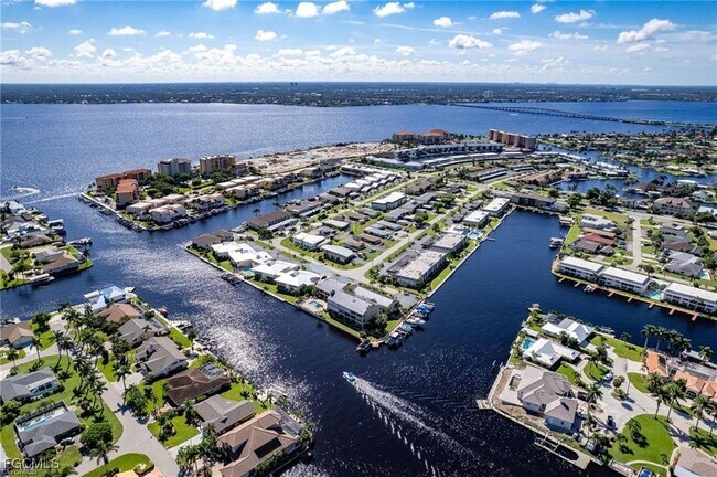 Building Photo - 4009 SE 19th Ave