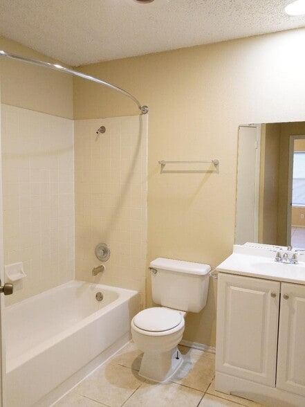 Master Bathroom - 2514 Corian Glen Dr