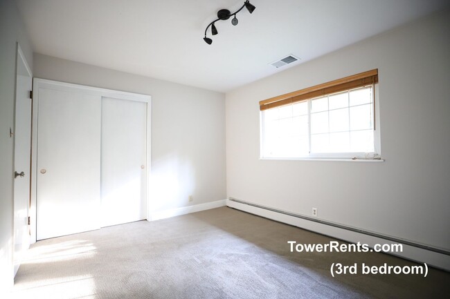 Building Photo - Santa Rosa: 3 bedroom, 2 1/2 bath Home wit...