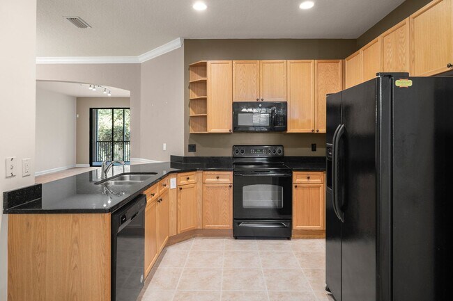 Building Photo - Beautiful Avila 3/2 with preserve view!
