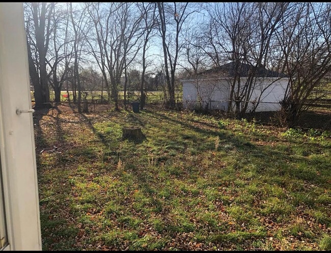 Building Photo - 2 Bedroom Ranch