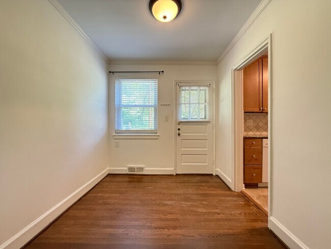 Building Photo - 715 N Avalon Rd