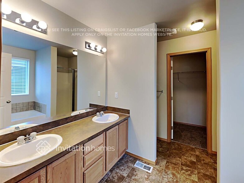 Building Photo - 1723 181st St E