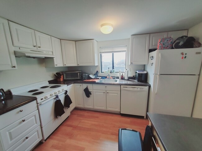 Building Photo - 22 Cove Rd