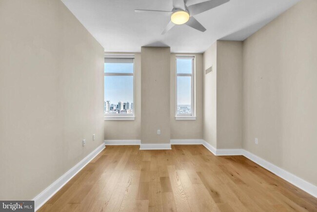 Building Photo - 400 S Broad St