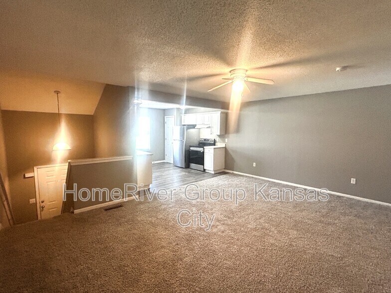 Building Photo - 5631 N Northwood Terrace